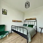 Easy Rent- Reduta 120, 2 Bedroom, Faktura *