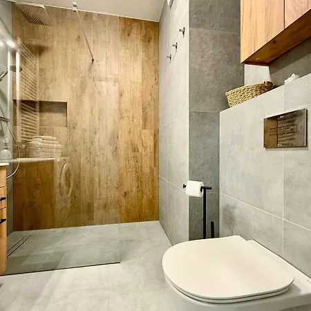 Easy Rent- Reduta 120 Free Parking, 2 Bedroom Люблін